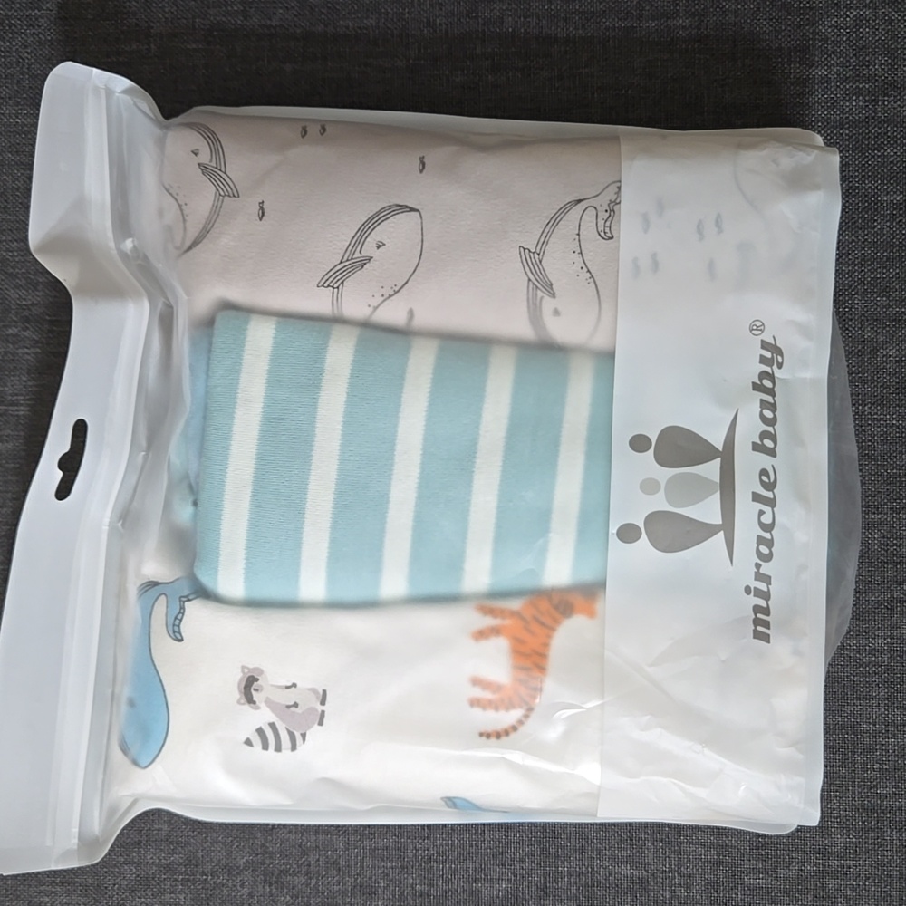 💥NWOT Miracle Baby Large Baby Swaddles w/ Hats- 3 Pack